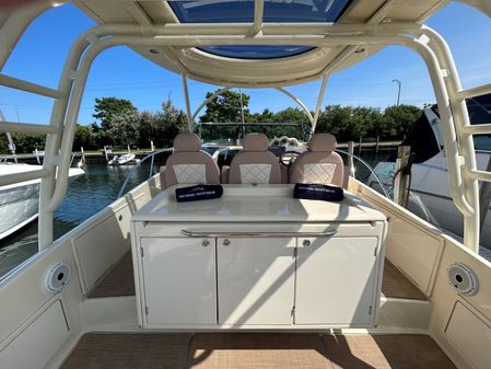 Chris-Craft 38 Launch image