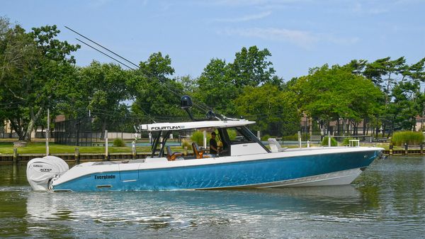 Everglades 455 Center Console