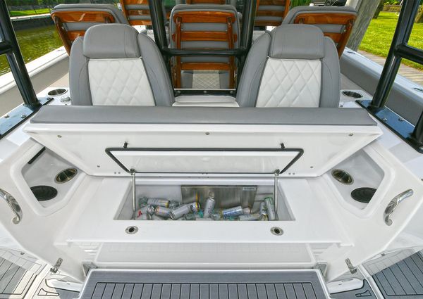 Everglades 455 Center Console image