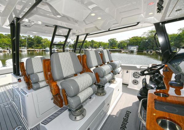 Everglades 455 Center Console image