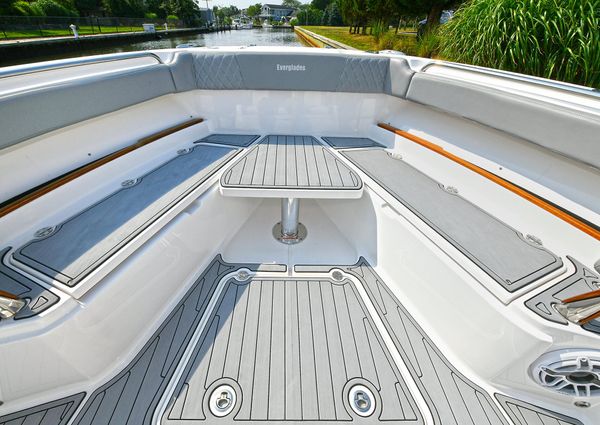 Everglades 455 Center Console image