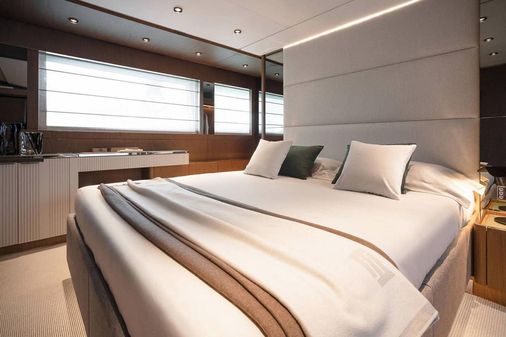 Ferretti Yachts 780 image