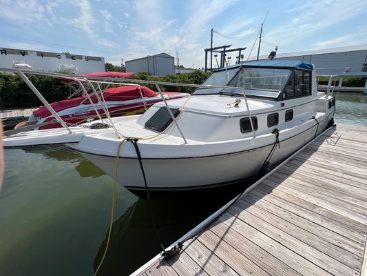 Carver 2807-RIVIERA-AFT-CABIN - main image