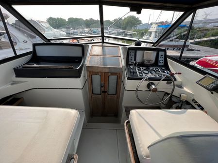 Carver 2807-RIVIERA-AFT-CABIN image