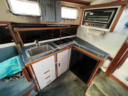 Carver 2807-RIVIERA-AFT-CABIN image