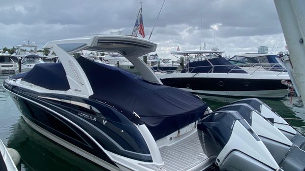 Formula 350 Crossover Bowrider