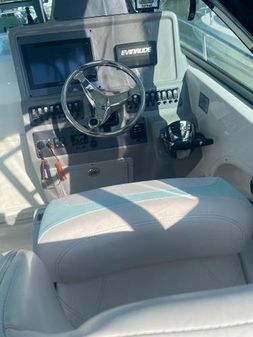 Robalo 305-WALKAROUND image