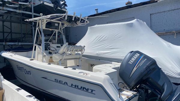 Sea Hunt Triton 232 