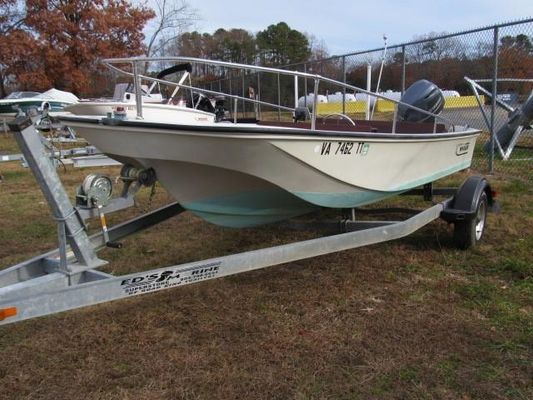 Boston Whaler 17 Sport - main image