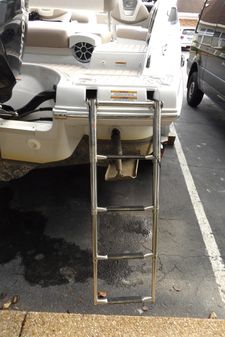 Crownline E235XS image