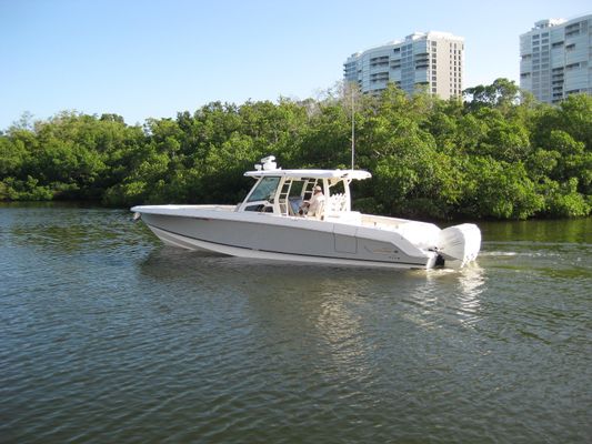 Boston Whaler 380 Outrage - main image