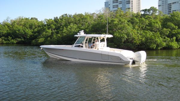 Boston Whaler 380 Outrage