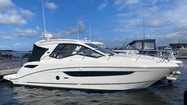 Sea Ray Sundancer 350 Coupe 