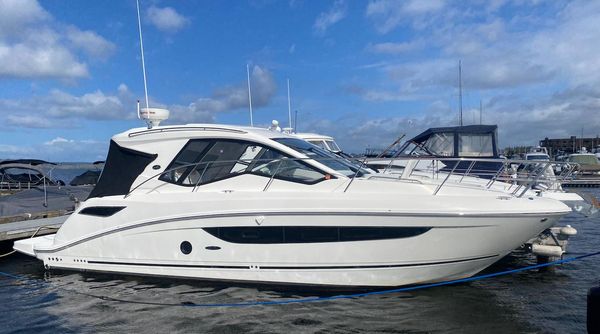 Sea Ray Sundancer 350 Coupe image