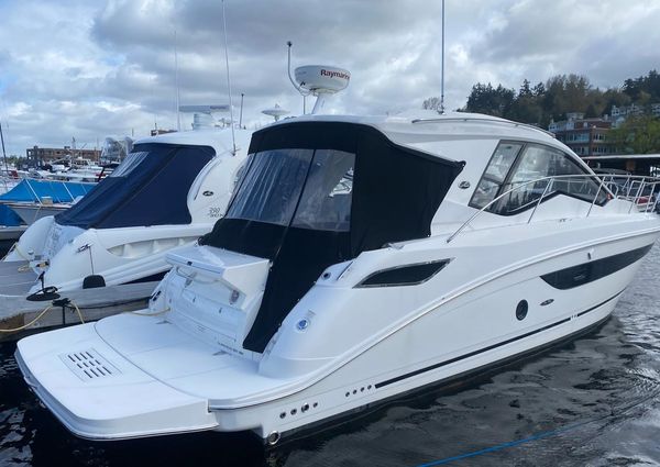 Sea Ray Sundancer 350 Coupe image