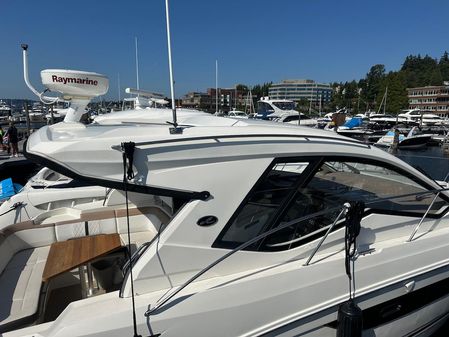 Sea Ray Sundancer 350 Coupe image