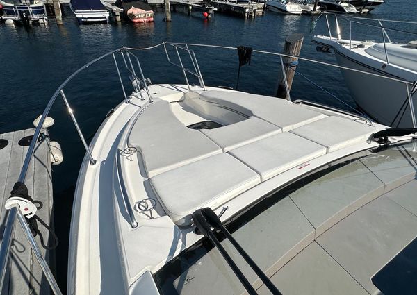 Sea Ray Sundancer 350 Coupe image