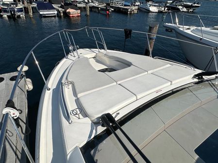 Sea Ray Sundancer 350 Coupe image