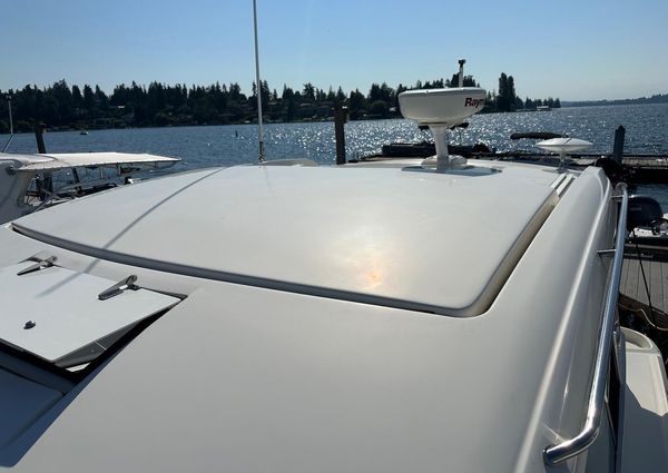 Sea Ray Sundancer 350 Coupe image