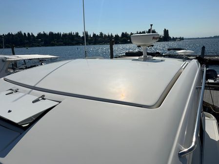 Sea Ray Sundancer 350 Coupe image