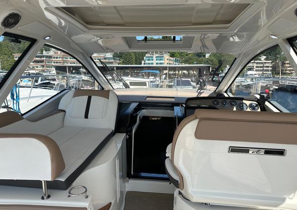 Sea Ray Sundancer 350 Coupe image