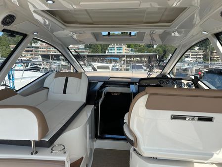 Sea Ray Sundancer 350 Coupe image