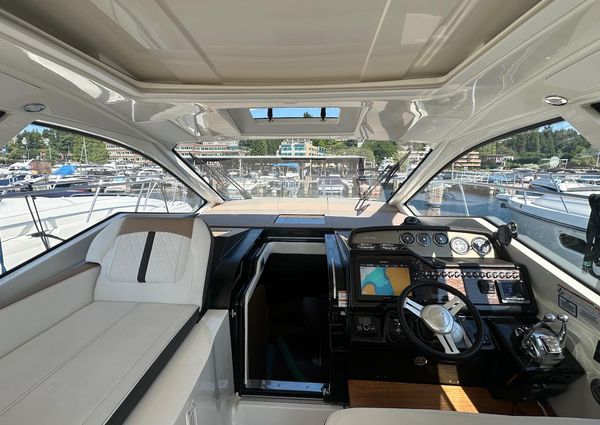 Sea Ray Sundancer 350 Coupe image