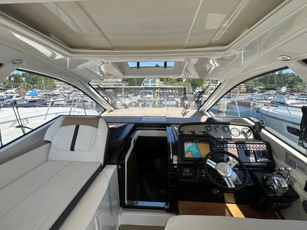 Sea Ray Sundancer 350 Coupe image