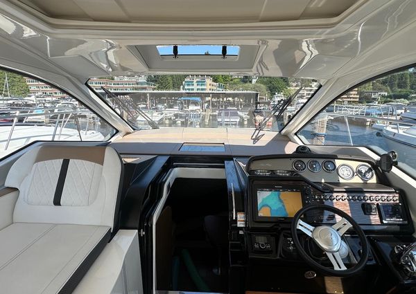 Sea Ray Sundancer 350 Coupe image