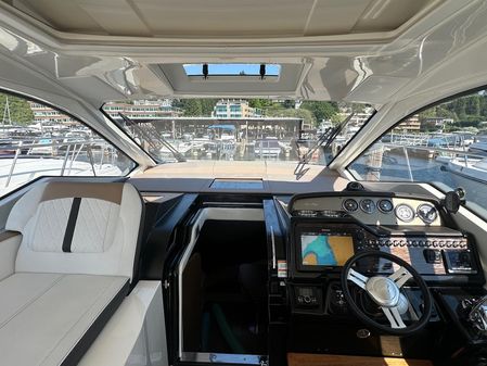 Sea Ray Sundancer 350 Coupe image