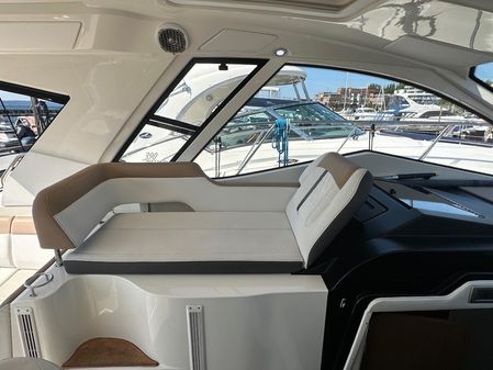 Sea Ray Sundancer 350 Coupe image