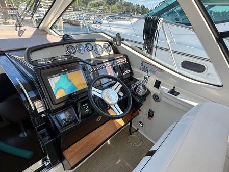 Sea Ray Sundancer 350 Coupe image