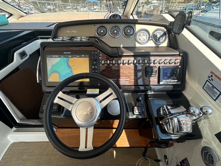 Sea Ray Sundancer 350 Coupe image