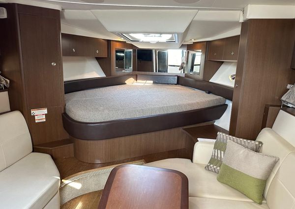 Sea Ray Sundancer 350 Coupe image