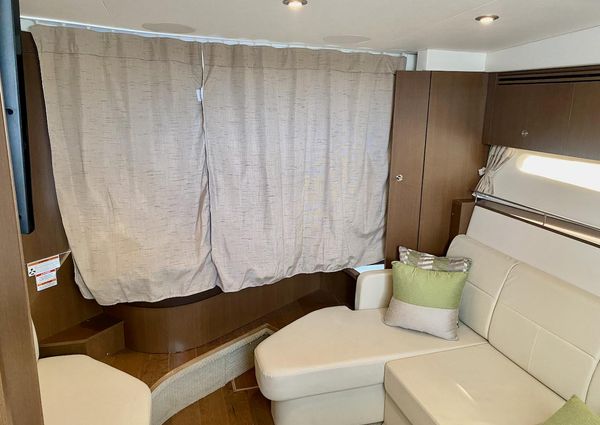 Sea Ray Sundancer 350 Coupe image