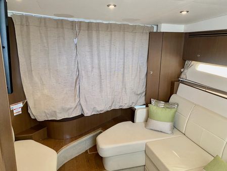 Sea Ray Sundancer 350 Coupe image