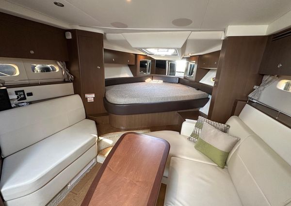 Sea Ray Sundancer 350 Coupe image