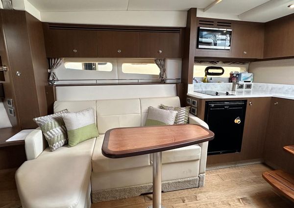 Sea Ray Sundancer 350 Coupe image