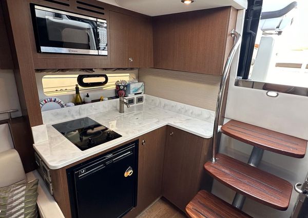 Sea Ray Sundancer 350 Coupe image