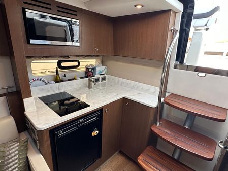 Sea Ray Sundancer 350 Coupe image