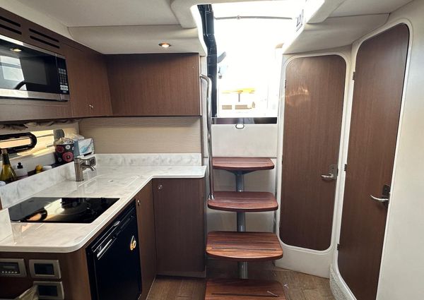 Sea Ray Sundancer 350 Coupe image