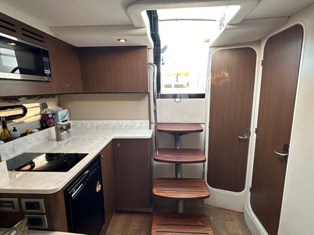 Sea Ray Sundancer 350 Coupe image