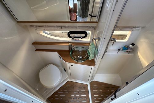 Sea Ray Sundancer 350 Coupe image