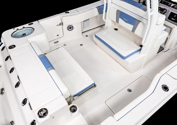 Robalo R270 image