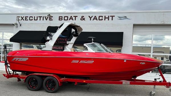 MB B52 Bowrider
