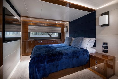 Sunseeker 75 Yacht image