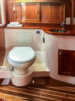 Hinckley Talaria 48 Flybridge image