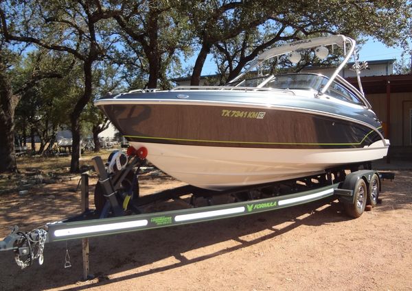 Formula 240 Bowrider image