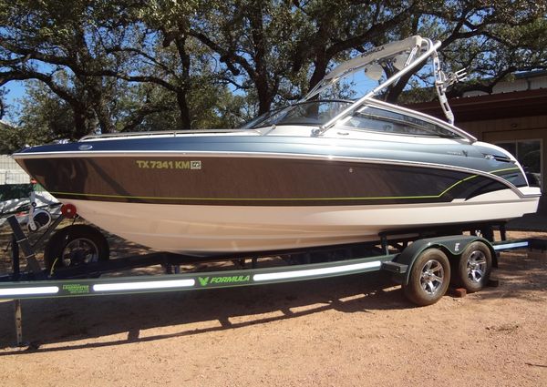 Formula 240 Bowrider image