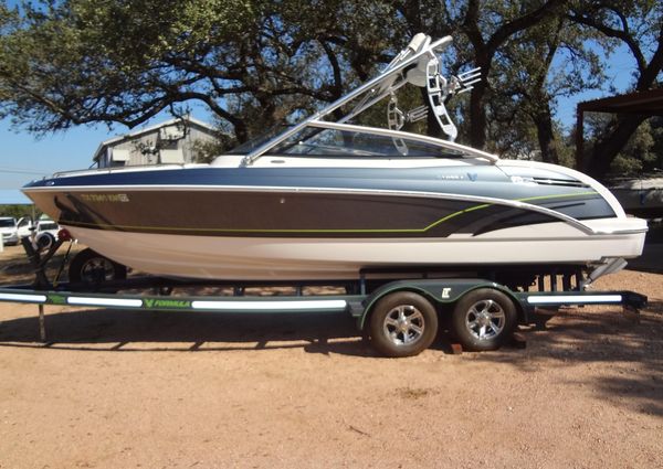 Formula 240 Bowrider image